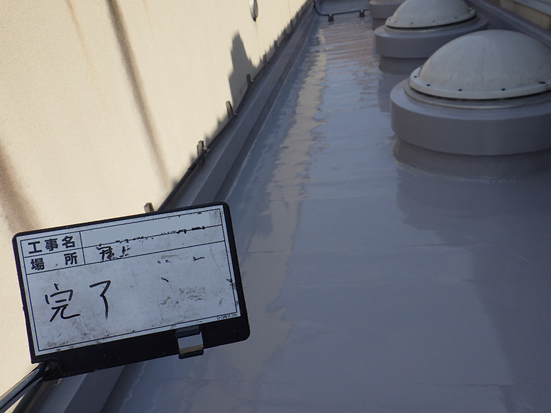 幼稚園の屋上を既存防水層を撤去せず改修　↑画像をクリック↑